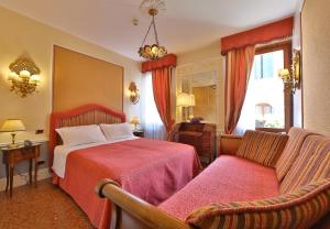 Postel nebo postele na pokoji v ubytování Hotel Arlecchino