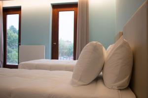 Postel nebo postele na pokoji v ubytování Feira Hostel & Suites