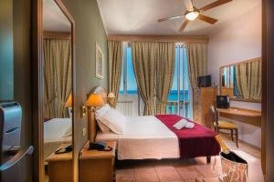 Кровать или кровати в номере Hotel Ligure