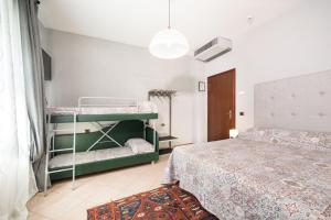 Postel nebo postele na pokoji v ubytování Hotel Bernardino + 37 fotografií