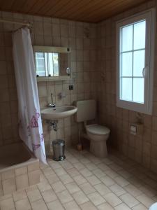 Ein Badezimmer in der Unterkunft Haus Aqua
