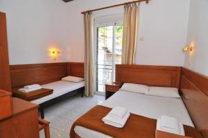 En eller flere senger på et rom på Hotel Elvetia