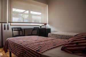 Posteľ alebo postele v izbe v ubytovaní Combatentes Apartment