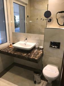 Xenon Hotel & SPA 욕실