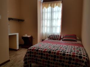 Postel nebo postele na pokoji v ubytování Hostal Buenos Aires + 37 fotografií
