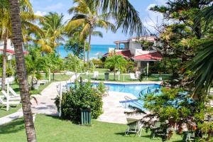 View ng pool sa Dickenson Bay Oasis at Antigua Village o sa malapit