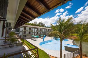 a view of the pool at a resort at Hotel Termas do Lago in Gravatal