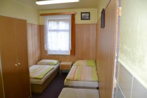 Posteľ alebo postele v izbe v ubytovaní Hostel Fortuna