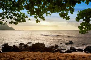 a view of the ocean from the beach at 1 Hotel Hanalei Bay in Princeville