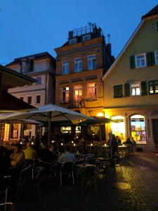 مطعم أو مكان آخر لتناول الطعام في Ferienwohnung und Business-Coaching