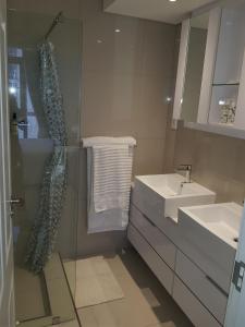 Phòng tắm tại Apartments at Itowers, CBD, Gaborone