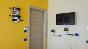 Televízia a/alebo spoločenská miestnosť v ubytovaní La trifula bianca apts.