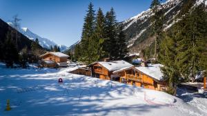 Landskap semula jadi dekat dengan chalet