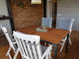 a wooden table and four chairs on a porch at Ferienapartment MIA in Fritzlar