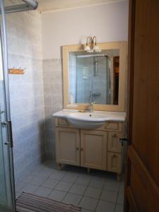 A bathroom at La Jasse De Blayac