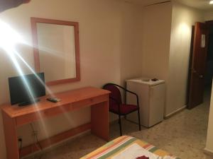 TV a/nebo společenská místnost v ubytování Hostal Carlos III