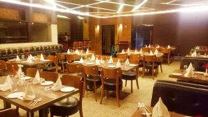 Restaurace v ubytování Pinnacle by Click Hotels, Lucknow