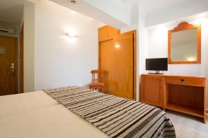 Μια τηλεόραση ή/και κέντρο ψυχαγωγίας στο Hotel Bahía