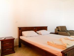 Letto o letti in una camera di Hotel Galeb
