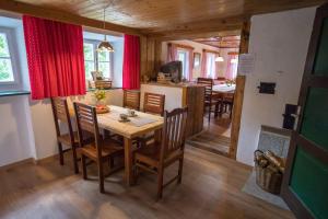 Fotografia z galérie ubytovania Achentaler Bauernhäusl v destinácii Achenkirch + 37 fotografií