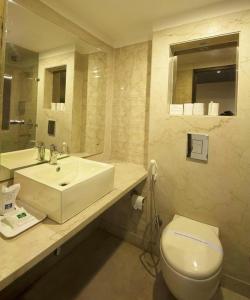 Koupelna v ubytování Hotel Le Roi Near New Delhi Railway Station