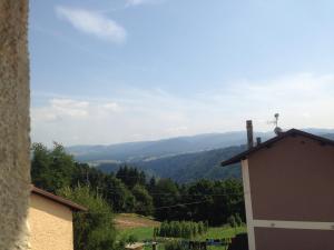 Vue générale sur la montagne ou vue sur la montagne depuis la maison de vacances