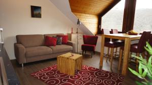 a living room with a couch and a table at Ferienhaus Dreilinge in Cochem