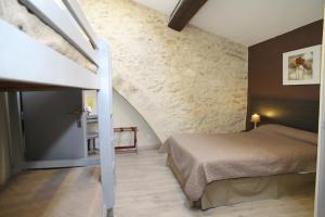 Postel nebo postele na pokoji v ubytování Hotel Saint Germain