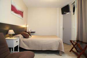 Postel nebo postele na pokoji v ubytování Hotel Saint Germain