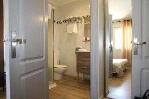 Koupelna v ubytování Hotel Saint Germain