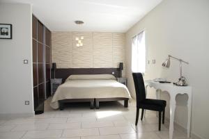 Postel nebo postele na pokoji v ubytování Hotel Saint Germain