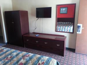Letto o letti in una camera di Mount Laurel Motel