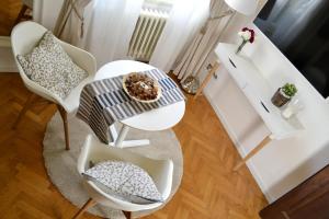 a living room with a table and chairs at Domus Duomo in Florence