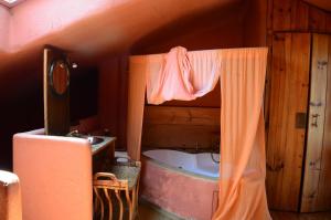 Postel nebo postele na pokoji v ubytování Hotel Alma de Romero