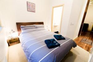 A bed or beds in a room at Flinders Lane Superior Studio Apartment