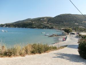 Gallery image of Pansion Limni in Keri