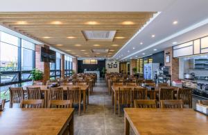Restaurace v ubytování Thira Hotel