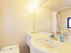 Gallery image of Kariyushi Condominium Ocean Hills Chouraku Stay in Kin +10 photos