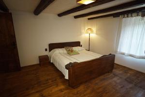 A bed or beds in a room at Pisanata House