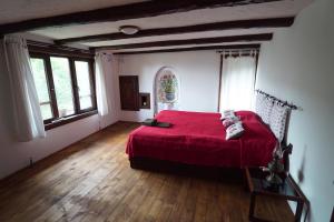 A bed or beds in a room at Pisanata House