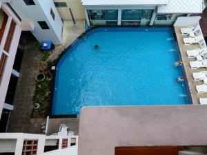 Bazén v ubytování MANGO Lagoon Place nebo v jeho okolí