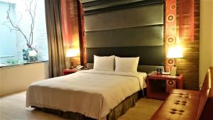 Postel nebo postele na pokoji v ubytování Her Home Spa Motel Xinying