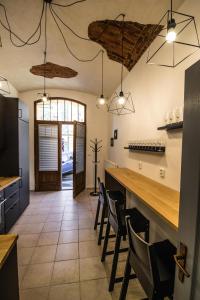 Brooklyn Sauna Apt by Ruterraにあるキッチンまたは簡易キッチン
