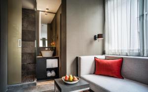 Uma área de estar em SAKS Urban Design Hotel Frankfurt
