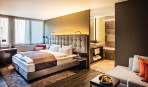 Cama ou camas em um quarto em SAKS Urban Design Hotel Frankfurt