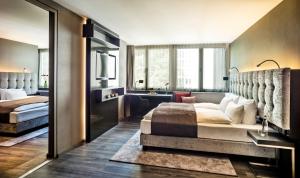 Cama ou camas em um quarto em SAKS Urban Design Hotel Frankfurt