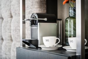 Comodidades para preparar café e chá em SAKS Urban Design Hotel Frankfurt
