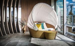 Uma área de estar em SAKS Urban Design Hotel Frankfurt