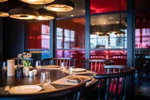 Um restaurante ou outro lugar para comer em SAKS Urban Design Hotel Frankfurt