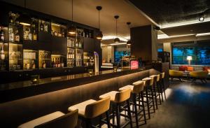 O lounge ou bar de SAKS Urban Design Hotel Frankfurt